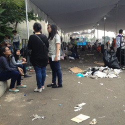 Kekecewaan di Balik Pengorbanan Penggemar One Direction dari Luar Kota