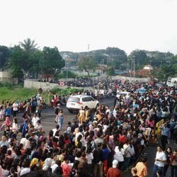 Ribuan Fans Padati Penjualan Tiket Konser One Direction di Kota Kasablanka