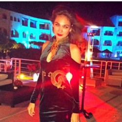 Luna Maya Tampil Seksi dengan Dress Hitam