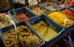 Di Toko Bumbu Ini, Semua Bumbu Tradisional Diracik Segar