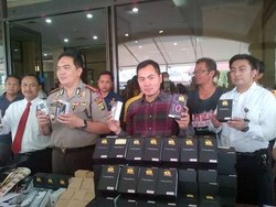 Polisi Gerebek Pabrik Rekondisi Smartphone di Jakarta Utara