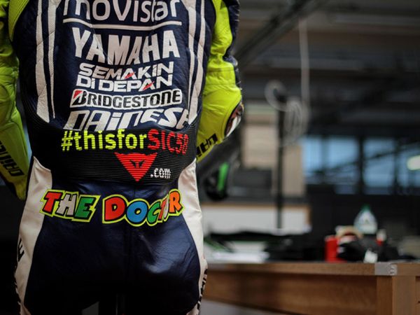 Baju Balap Spesial Rossi Baju Balap Spesial Rossi