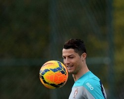 Cedera Paha, Ronaldo Absen Lawan Yunani