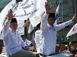 Jokowi-JK Naik Bajaj, Prabowo-Hatta Pilih Naik Lexus ke KPU