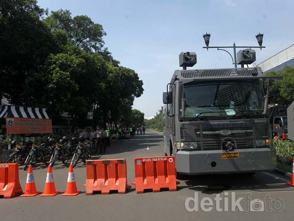 Penutupan Jalan Imam Bonjol