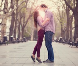 5 Alasan Ciuman Penting Dalam Hubungan Asmara dan Kesehatan