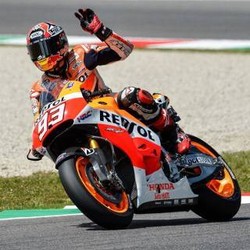 Sengit, Marquez Kalahkan Lorenzo di Mugello