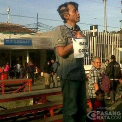 Tertangkap di KRL, Copet Ini Dijemur di Stasiun Manggarai