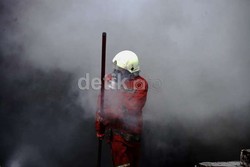 Api Mengamuk di Pasar Bengkok Tangerang, 6 Damkar Dikerahkan
