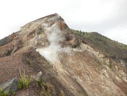 Trekking Seru dan Berbeda di Kawah Gunung Batur