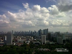 Melihat Megahnya Jakarta dari Atas Puncak Monas
