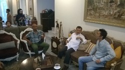 Slank Sarapan Soto Ayam Bikinan Istri JK