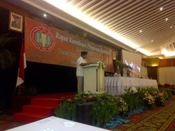 Guru-guru Antusias Sambut Prabowo di Rakorpimnas PGRI