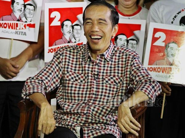 Senyum Sumringah dan Tawa Jokowi