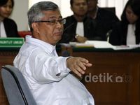 Akil Jalani Sidang Pemeriksaan Terdakwa