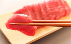 Mengapa Daging Ikan Tuna Mentah Bertekstur Lembut dan Berwarna Merah?