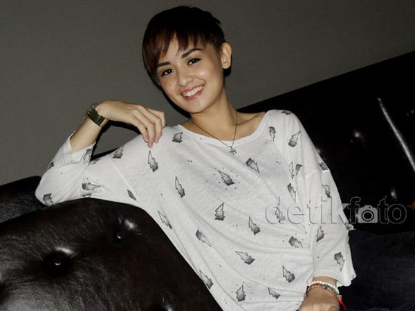 Superpendek, Gaya Rambut Baru Joanna Alexandra