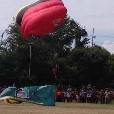 Terjun Payung Iringi Penutupan Latsitarda Nusantara ke XXXIV