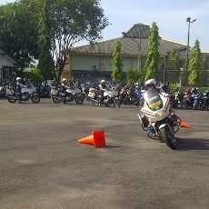 Ditlantas Polda Jatim Gandeng Korem Bhaskara Jaya Tekan Kecelakaan