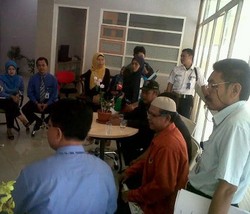 Satu Bulan Air Bersih tak Mengalir, Warga Cibangkong Datangi PDAM Bandung