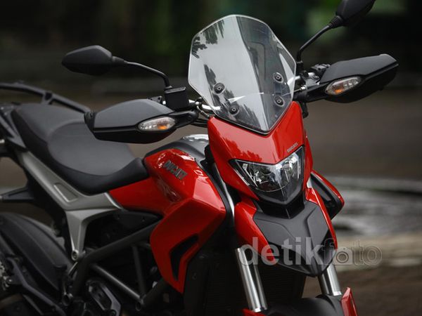 Sensasi Menjinakkan Ducati Hyperstrada