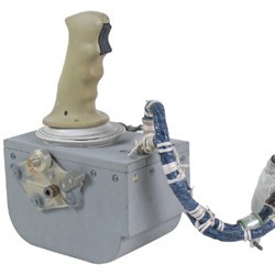 Ratusan Benda Peninggalan Misi Apollo ke Bulan Dilelang