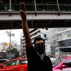 Salam Tiga Jari Jadi Simbol Perlawanan Junta Militer Thailand