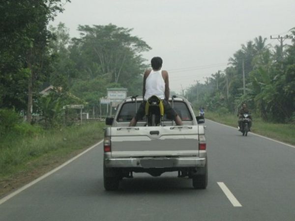 Tanpa Helm Tapi Tidak Melanggar