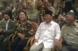 Prabowo Janjikan Gelar Pahlawan Nasional untuk Soeharto