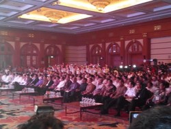 Pendukung Jokowi-JK Kibarkan Bendera Merah Putih Saat Acara Tarian Daerah