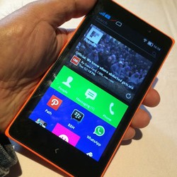 Nokia XL Diikat Telkomsel