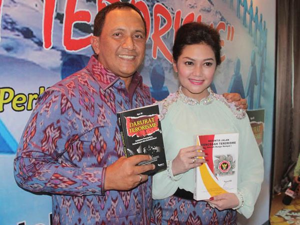Bella Saphira Setia Dampingi Suami