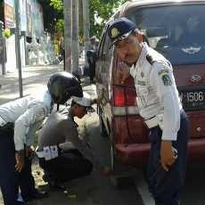 Dishubkominfo dan Satpol PP Banyuwangi Razia Parkir dan PKL