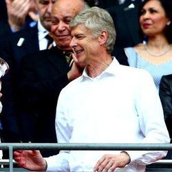 Henry: Wenger Terlalu Mencintai Arsenal