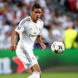Dikabarkan Didekati Chelsea, Varane Pilih Bungkam