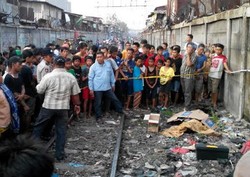 Pengendara Motor Tertabrak Kereta di Pademangan, 1 Tewas 2 Kritis