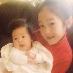 Gemes! Jessica SNSD Gendong Krystal f(x) Saat Bayi