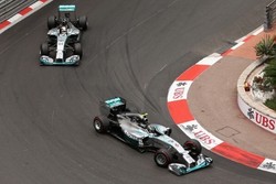 Mercedes Tak Permasalahkan Rivalitas Hamilton dan Rosberg