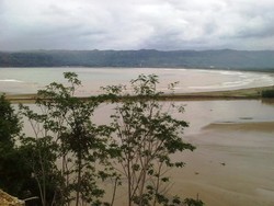 Pantai Pancer Door di Pacitan, Bisa Buat Surfing!
