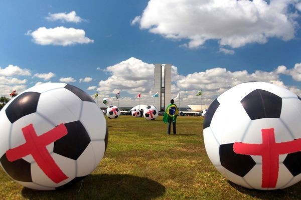 Mestikah Pesta Terus Berlangsung?