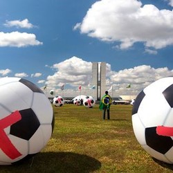 Mestikah Pesta Terus Berlangsung?