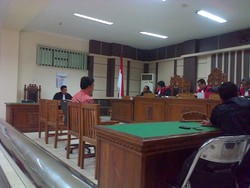 Terlibat Korupsi, Bupati Rembang Nonaktif Dituntut 2,5 Tahun Penjara