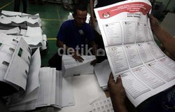 KPU dan Tim Pasangan Capres Sahkan Surat Suara Pilpres 2014