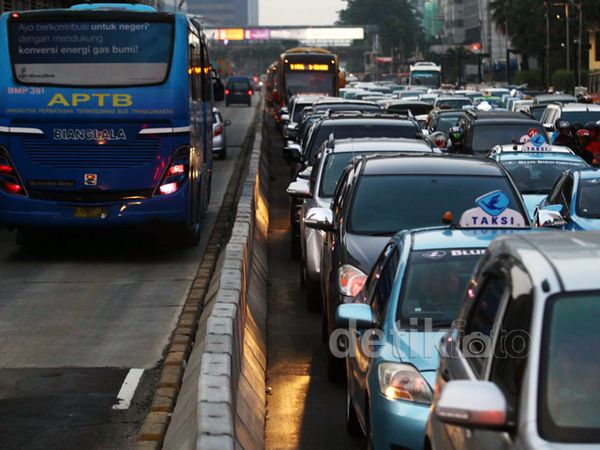 Pemberlakuan Contra Flow di MH Thamrin