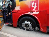 TransJ Pecah Ban, Bumper Taksi Rusak
