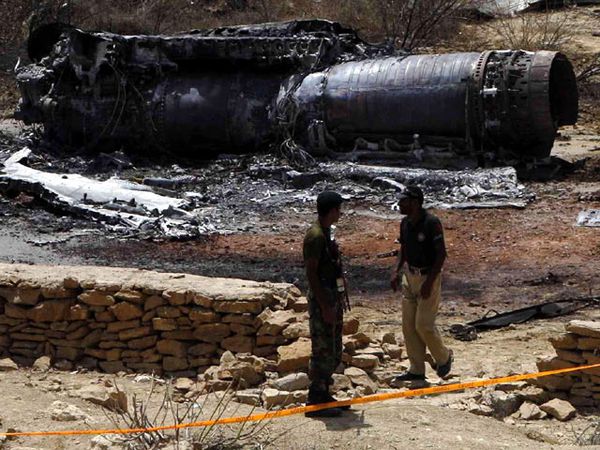 Pesawat Militer Pakistan Jatuh