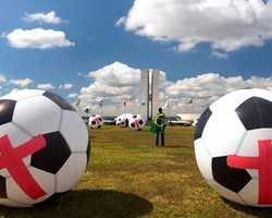 Mestikah Pesta Terus Berlangsung?