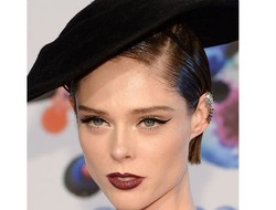 Make-up dan Tatanan Rambut Selebriti yang Bisa Ditiru di CFDA Fashion Awards