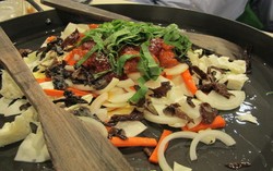 Seigo Dak Galbi: Lezatnya Tumisan Ayam Plus Sayuran Berbumbu Gochujang