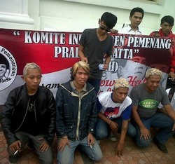 Pasukan Rambo di Bandung Poles Rambut Seperti Hatta Rajasa